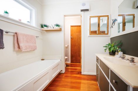 Photo of property in 50 Sheffield Street, Awapuni, Palmerston North, 4412