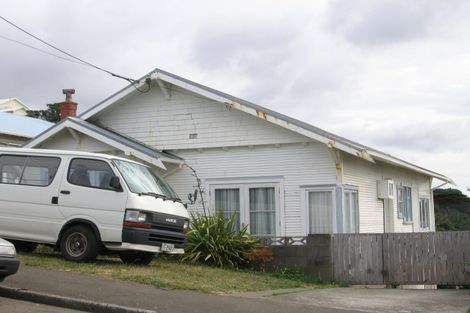 Photo of property in 16 Milne Terrace, Island Bay, Wellington, 6023