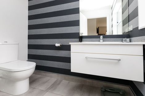 Photo of property in 4 D'urville Place, Kelvin Grove, Palmerston North, 4414