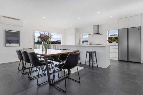 Photo of property in 11 Botany Lane, Whitby, Porirua, 5024