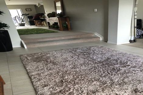 Photo of property in 18 Catlins Place, Fairview Heights, Auckland, 0632