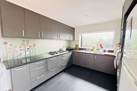 Photo of property in 2/86 Aviemore Drive, Highland Park, Auckland, 2010