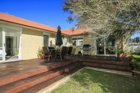 Photo of property in 53 Bluebird Crescent, Unsworth Heights, Auckland, 0632