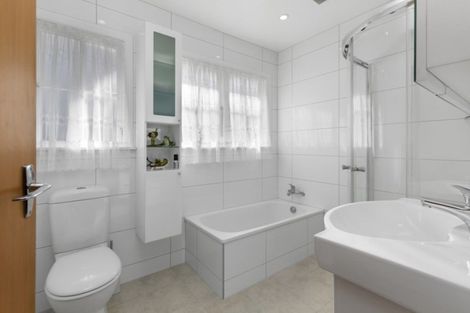 Photo of property in 71 Miromiro Road, Normandale, Lower Hutt, 5010