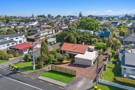 Photo of property in 60 Beach Road, Mellons Bay, Auckland, 2014