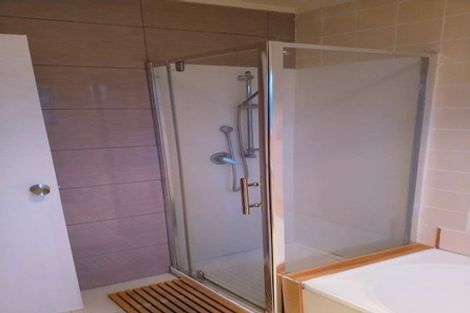 Photo of property in 2/61 Greenslade Crescent, Northcote, Auckland, 0627