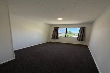 Photo of property in 8 Landow Place, Henderson, Auckland, 0612