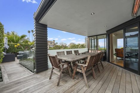 Photo of property in 2/27 Churchill Road, Murrays Bay, Auckland, 0630