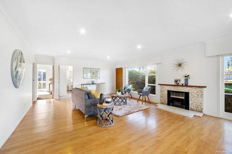 Photo of property in 10 Edgeworth Road, Glenfield, Auckland, 0629