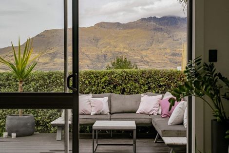 Photo of property in 17 Arawata Terrace, Fernhill, Queenstown, 9300