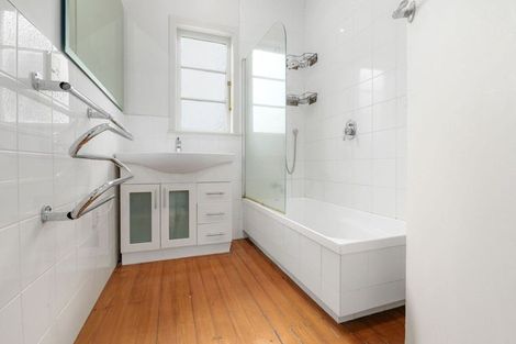 Photo of property in 36 Forest Lake Road, Forest Lake, Hamilton, 3200