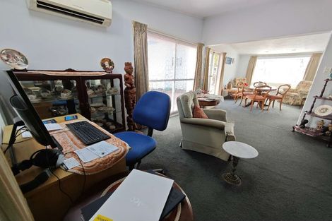 Photo of property in 1/17 Nutsey Avenue, Northcote, Auckland, 0627