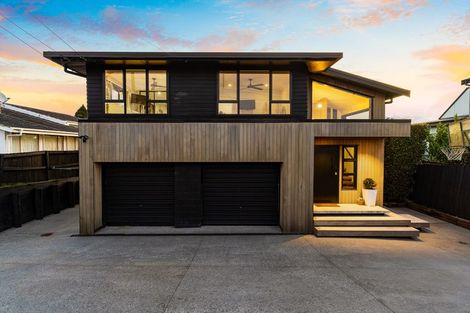 Photo of property in 172 Bleakhouse Road, Mellons Bay, Auckland, 2014