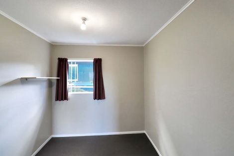 Photo of property in 23a Brooker Grove, Newlands, Wellington, 6037