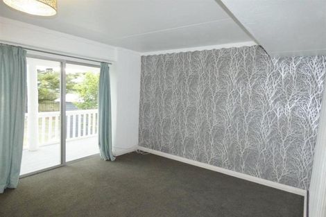 Photo of property in 2 Karoro Road, One Tree Point, 0118