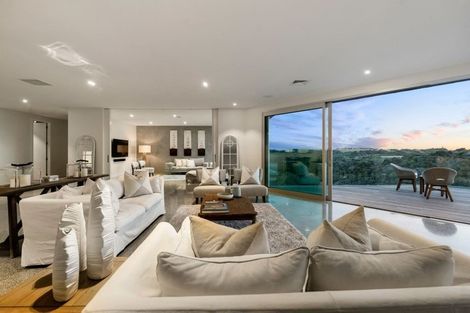 Photo of property in 52 Delamore Drive, Oneroa, Waiheke Island, 1081