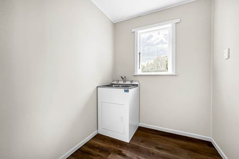 Photo of property in 77 Dale Crescent, Pakuranga, Auckland, 2010