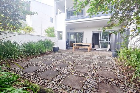Photo of property in 1e/60 Masons Road, Oteha, Auckland, 0632