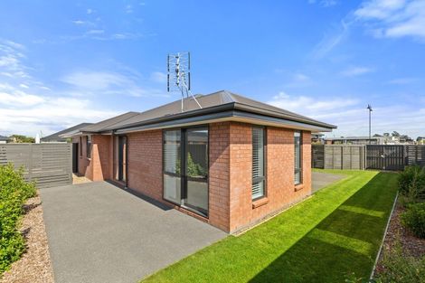 Photo of property in 130 Shillingford Boulevard, Rolleston, 7615