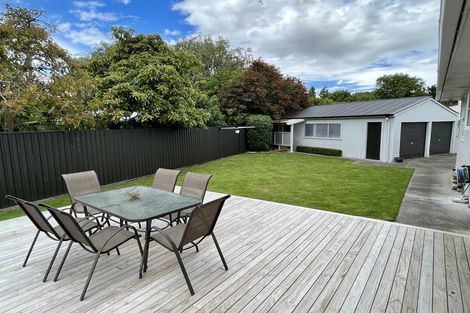 Photo of property in 27 Mokau Place, Terrace End, Palmerston North, 4410