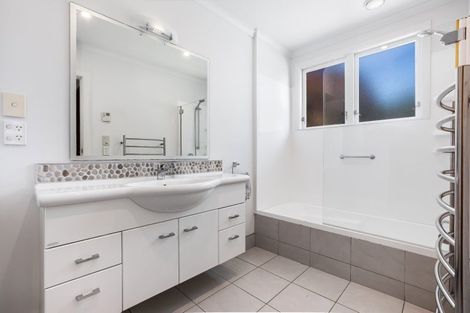 Photo of property in 18 Tui Crescent, Waikanae, 5036