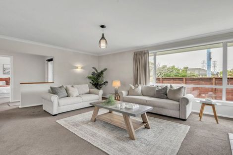 Photo of property in 328 Memorial Avenue, Burnside, Christchurch, 8053