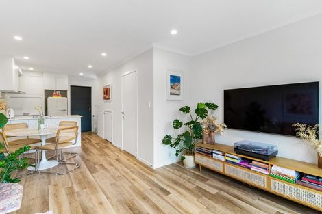Photo of property in 5 Wharara Lane, Massey, Auckland, 0614