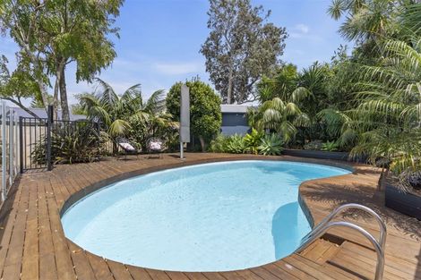 Photo of property in 22 Bayside Avenue, Te Atatu Peninsula, Auckland, 0610