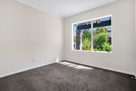 Photo of property in 11 Randwick Place, Randwick Park, Auckland, 2105