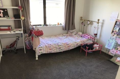 Photo of property in 3 Fred White Drive, Kumeu, 0810