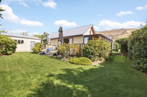 Photo of property in 86 Meadowstone Drive, Wanaka, 9305