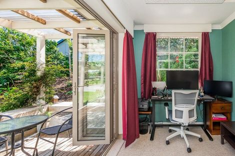 Photo of property in 15 Dale Road, Raumati South, Paraparaumu, 5032