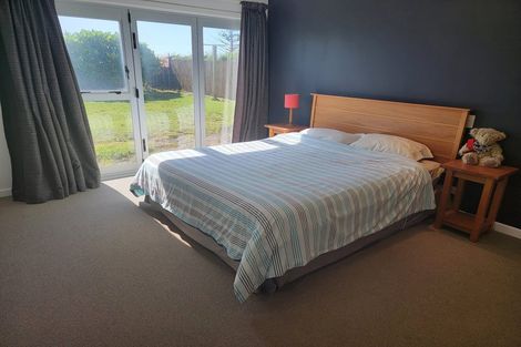 Photo of property in 23 Ocean View Road, Port Waikato, Tuakau, 2695