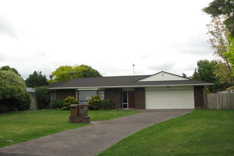 Photo of property in 8 Framalda Place, Conifer Grove, Takanini, 2112