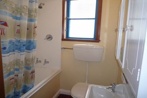 Photo of property in 12a Edinburgh Terrace, Berhampore, Wellington, 6023