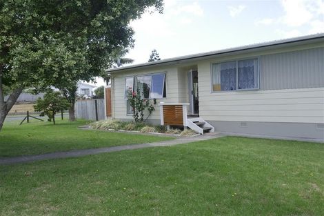 Photo of property in 27 Shearwater Street, One Tree Point, 0118