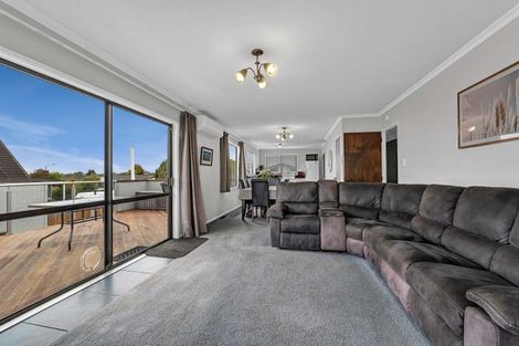 Photo of property in 45 Heta Road, Highlands Park, New Plymouth, 4312