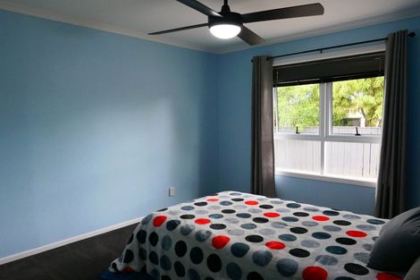 Photo of property in 4 Tawa Street, Waikanae, 5036