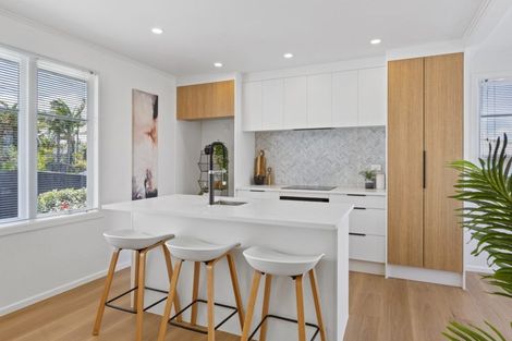 Photo of property in 32 Neil Avenue, Te Atatu Peninsula, Auckland, 0610