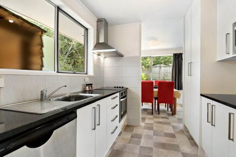 Photo of property in 2/12 Newstead Avenue, Browns Bay, Auckland, 0632