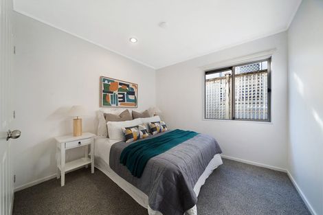 Photo of property in 8 Lockington Avenue, Henderson, Auckland, 0612