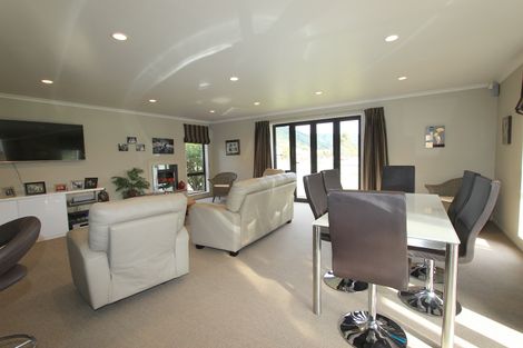 Photo of property in 191 Waikawa Road, Waikawa, Picton, 7220