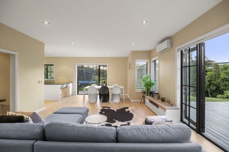 Photo of property in 33 Bernard Magnus Lane, Greenhithe, Auckland, 0632