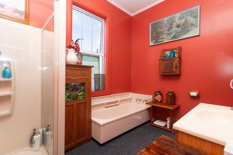 Photo of property in 21 Chamberlain Street, Dannevirke, 4930
