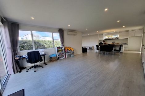 Photo of property in 27c Westgate Drive, Westgate, Auckland, 0614