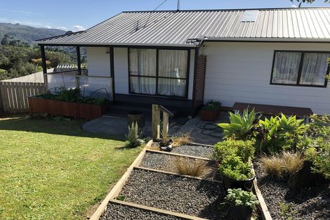 Photo of property in 15 Fenchurch Grove, Stokes Valley, Lower Hutt, 5019