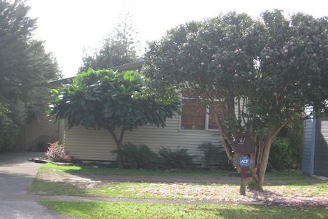 Photo of property in 27 Yeovil Road, Te Atatu Peninsula, Auckland, 0610