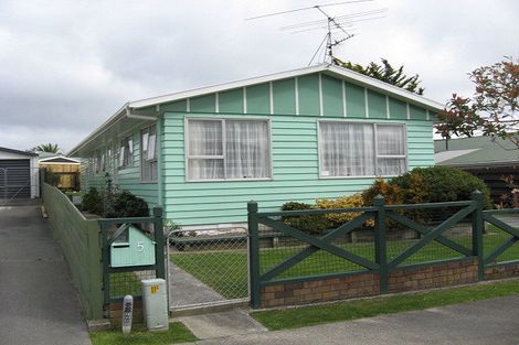 Photo of property in 5 Berkeley Road, Wainuiomata, Lower Hutt, 5014
