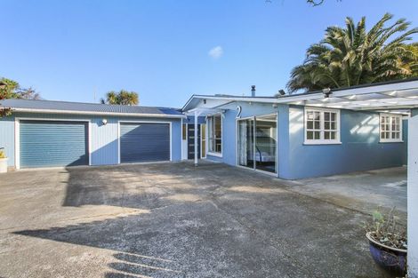 Photo of property in 2 Hennessy Street East, Foxton Beach, Foxton, 4815
