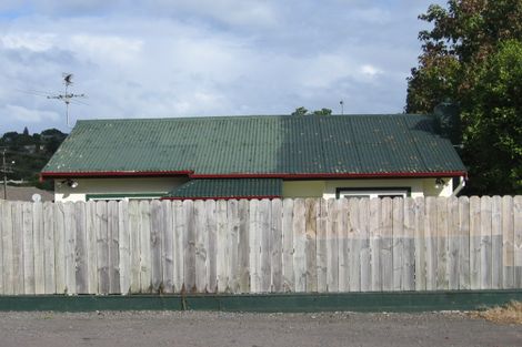 Photo of property in 16 Atkinson Road, Titirangi, Auckland, 0604